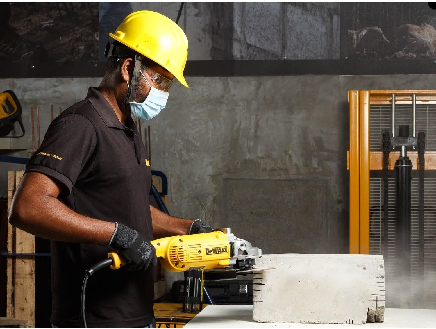 DEWALT DWE492 angle grinder 2200w 9” inch - Image 6