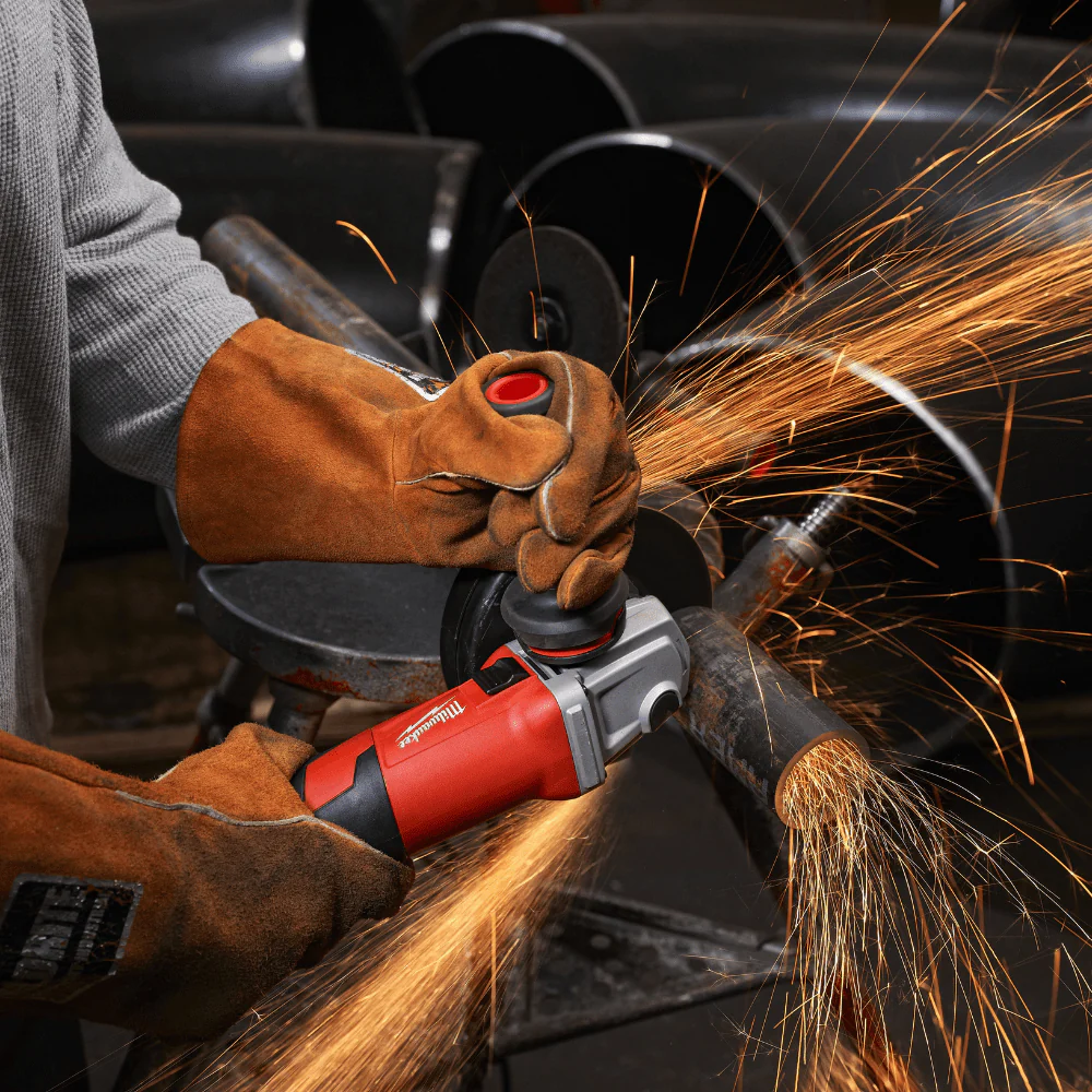 MILWAUKEE AG 10-115 EK 1000W ANGLE GRINDER - Image 4